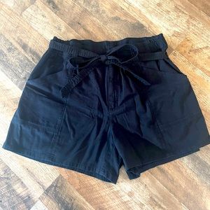Super cute old navy tie waste shorts, never worn